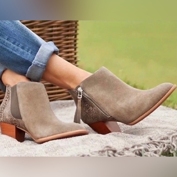 VIONIC Anne Ankle Boots Shoes Booties Suede Beige Snakeskin Print Side Zip - Picture 1 of 11